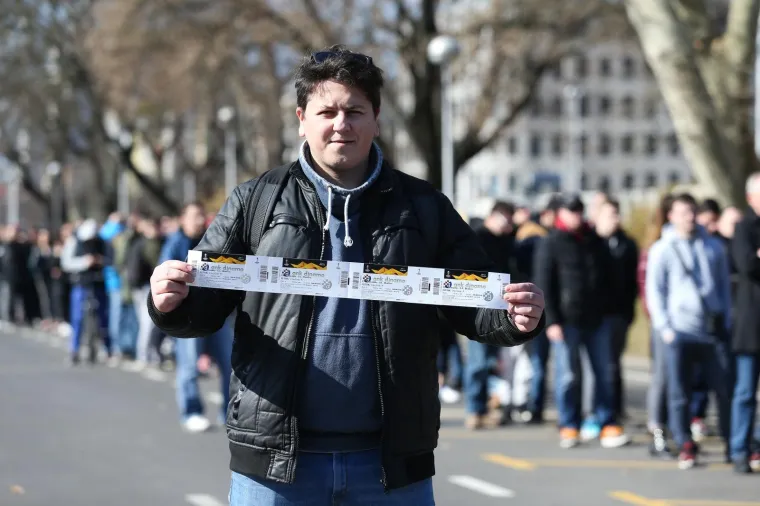 NEVIĐENA GROZNICA TRESE METROPOLU: Gužve traju od ranog jutra, jedna tribina već rasprodana, pogledate kako to izgleda iz zraka