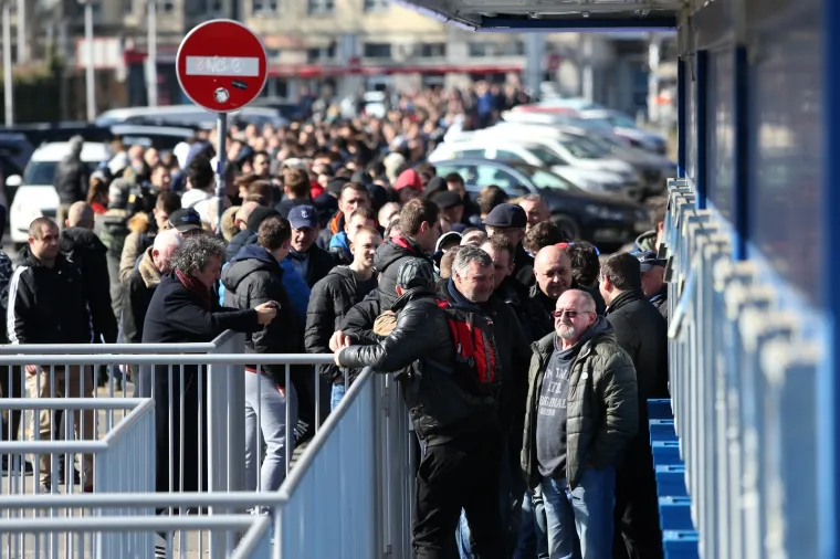 NEVIĐENA GROZNICA TRESE METROPOLU: Gužve traju od ranog jutra, jedna tribina već rasprodana, pogledate kako to izgleda iz zraka