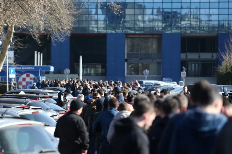 NEVIĐENA GROZNICA TRESE METROPOLU: Gužve traju od ranog jutra, jedna tribina već rasprodana, pogledate kako to izgleda iz zraka