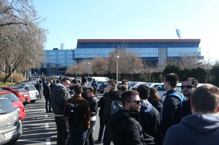 NEVIĐENA GROZNICA TRESE METROPOLU: Gužve traju od ranog jutra, jedna tribina već rasprodana, pogledate kako to izgleda iz zraka