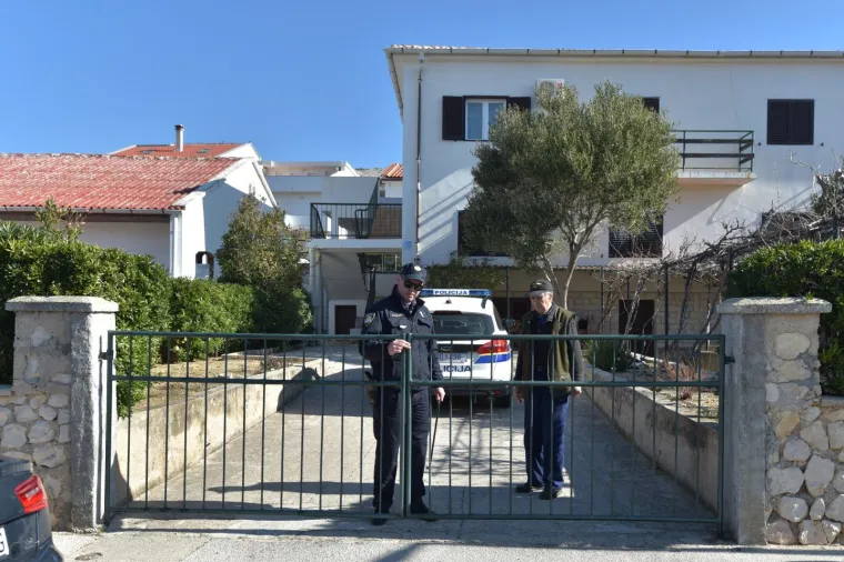 Strava na Pagu! Mu&scaron;karac s prvog kata kuće bacio četvero malodobne djece! Dvoje teže ozlijeđeno