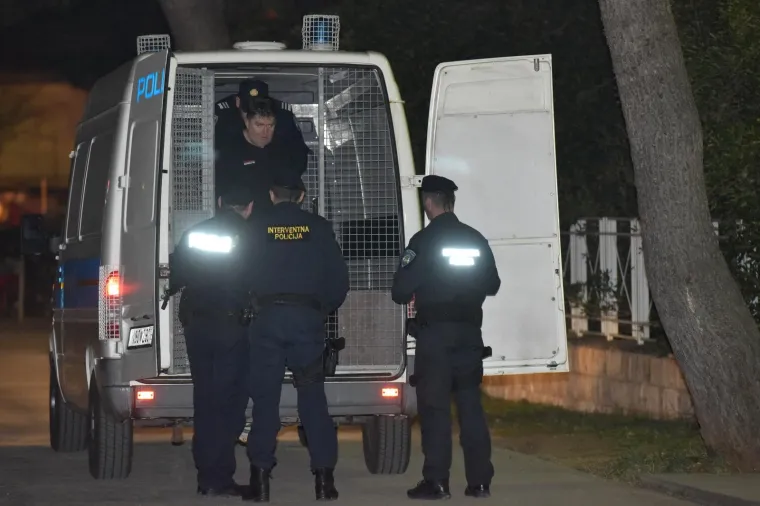 PRIVEDEN MONSTRUM S PAGA: Ujutro ga čeka ispitivanje,  ali prvo mu uzimaju uzorke