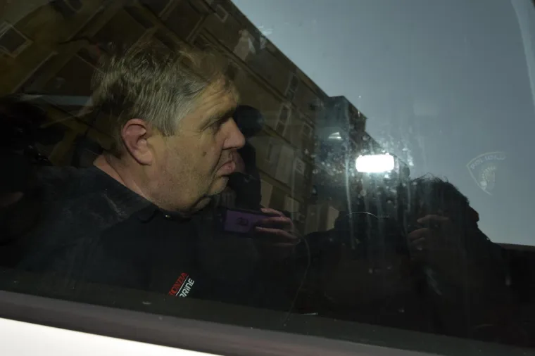 Monstrum s Paga noć je proveo u pritvoru, u podne stao pred suce istrage