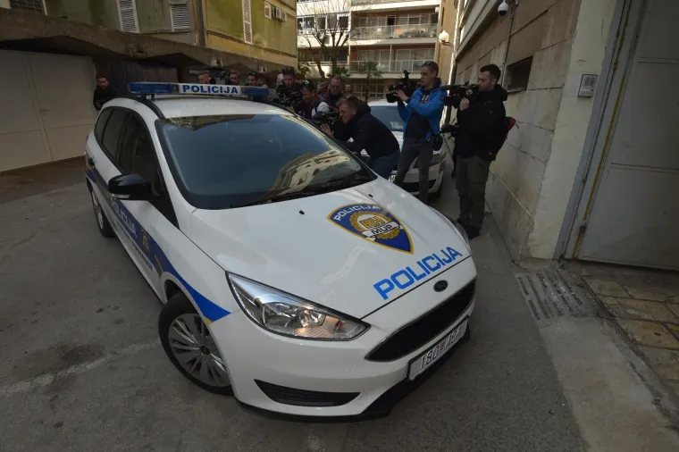 Monstrum s Paga noć je proveo u pritvoru, u podne stao pred suce istrage