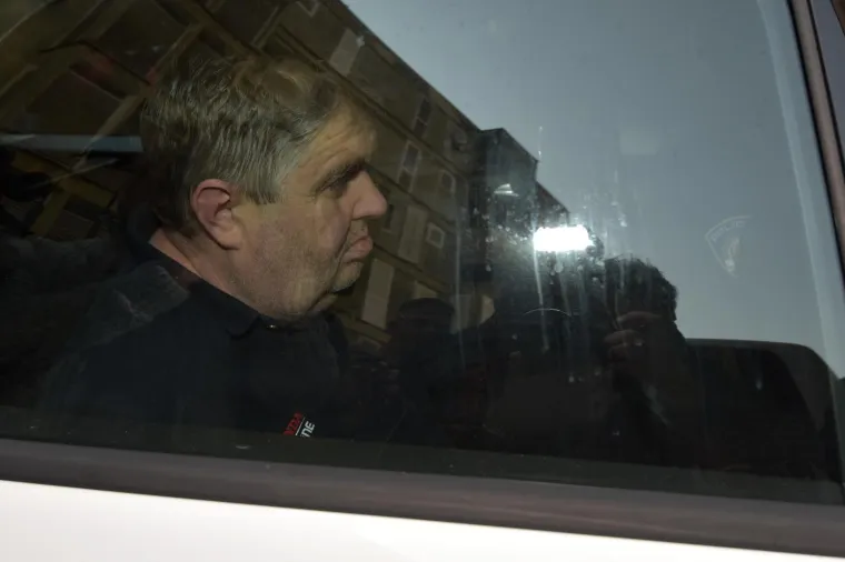 Monstrum s Paga noć je proveo u pritvoru, u podne stao pred suce istrage