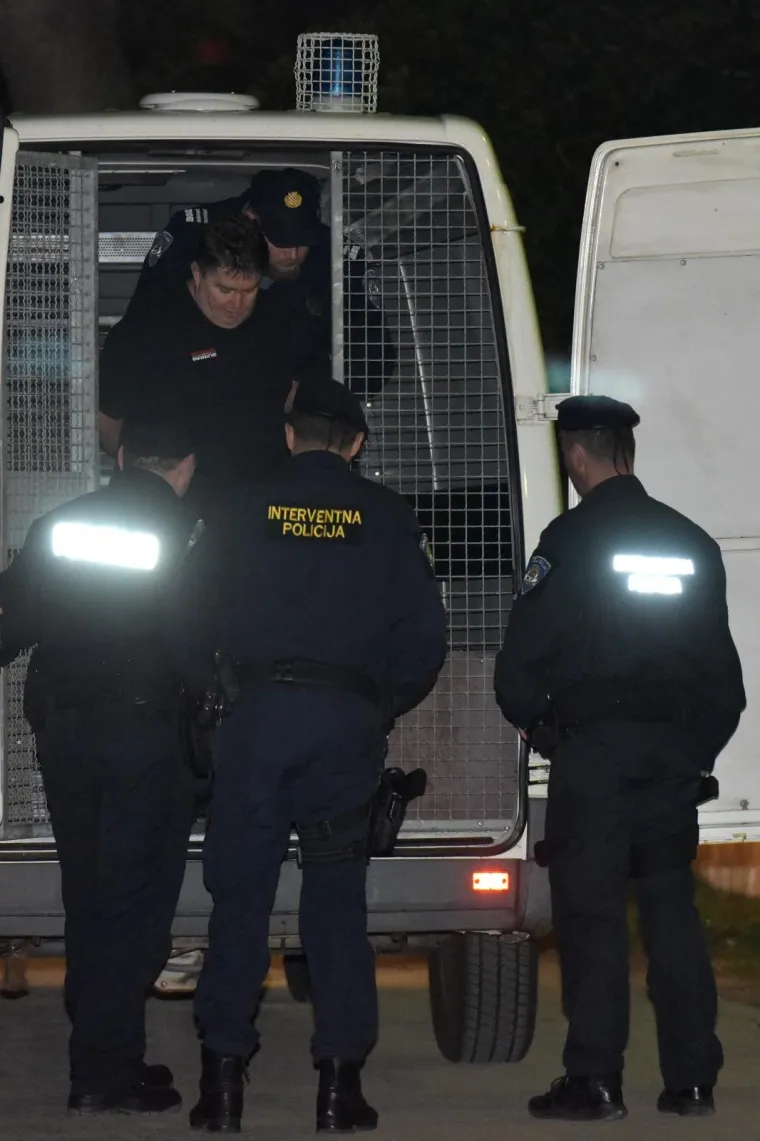 Monstrum s Paga noć je proveo u pritvoru, u podne stao pred suce istrage