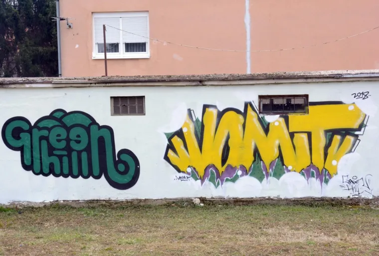 GRAFITERI OSLIKALI GARAŽE U SISKU: 'Ljubav se ljubavlju vraća'