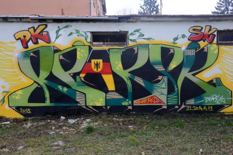 GRAFITERI OSLIKALI GARAŽE U SISKU: 'Ljubav se ljubavlju vraća'