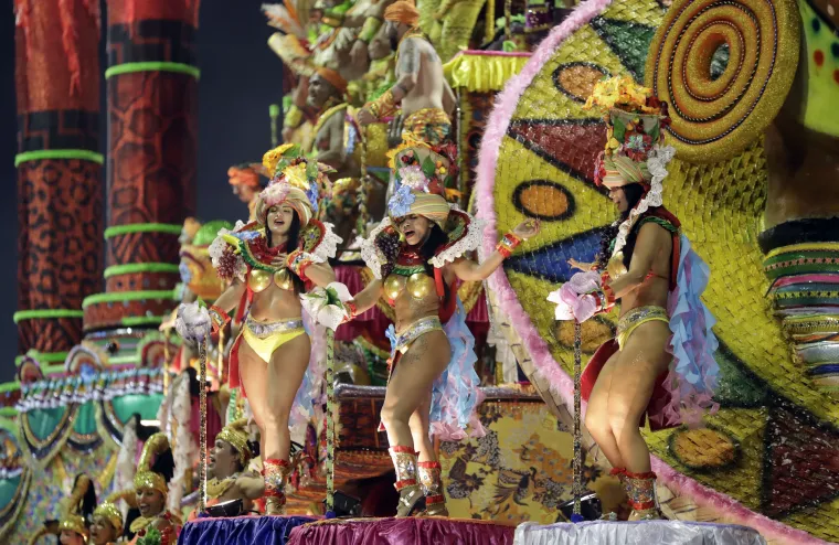 Spektakl je počeo! Seksi plesačice i vrući ritmovi sambe zavladali najpoznatijim karnevalom na svijetu