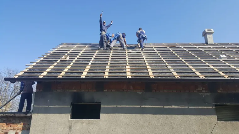 Ostao je bez svega u strašnom požaru, a nogometaši Sloge za dva tjedna su mu obnovili kuću