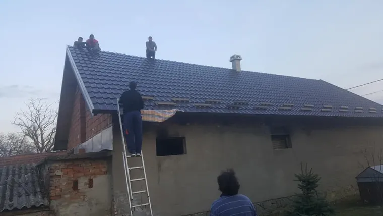 Ostao je bez svega u stra&scaron;nom požaru, a nogometa&scaron;i Sloge za dva tjedna su mu obnovili kuću