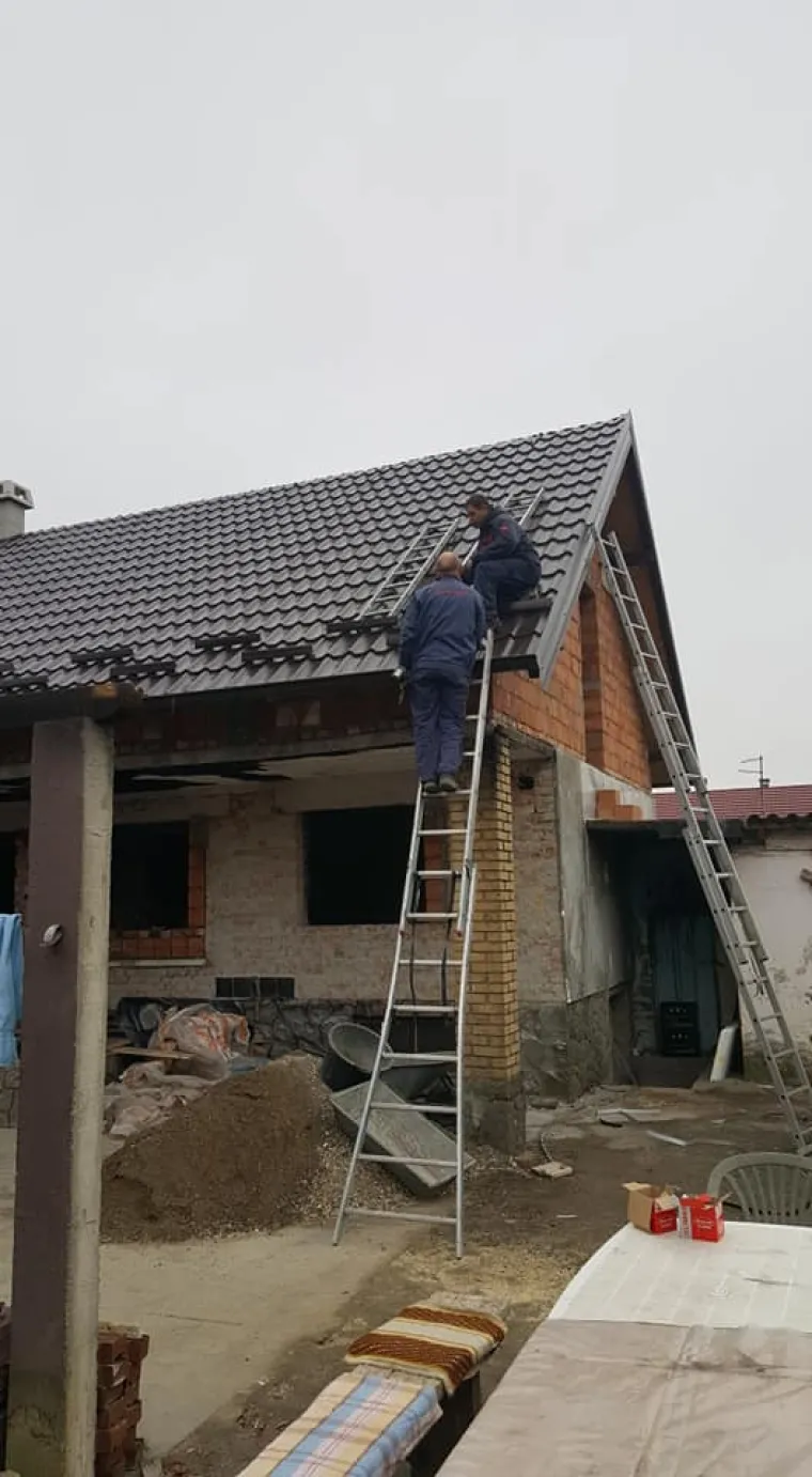 Ostao je bez svega u stra&scaron;nom požaru, a nogometa&scaron;i Sloge za dva tjedna su mu obnovili kuću