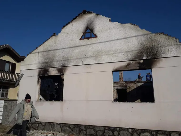 Ostao je bez svega u stra&scaron;nom požaru, a nogometa&scaron;i Sloge za dva tjedna su mu obnovili kuću