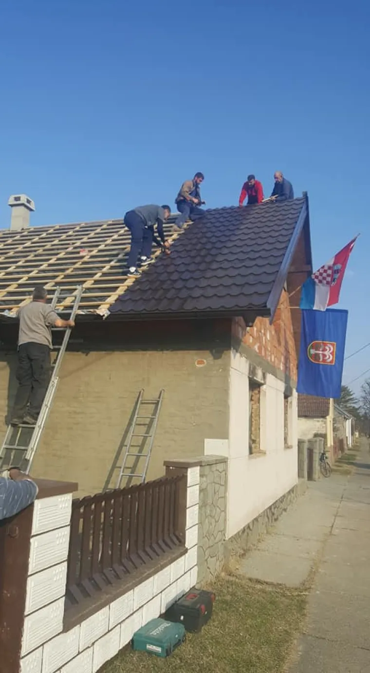 Ostao je bez svega u stra&scaron;nom požaru, a nogometa&scaron;i Sloge za dva tjedna su mu obnovili kuću