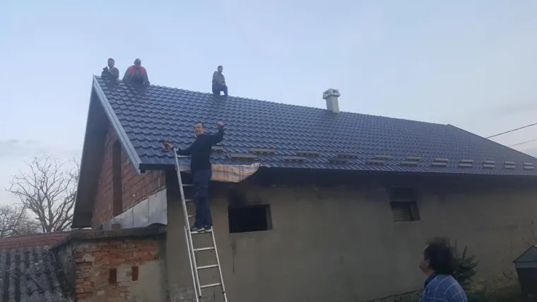 Ostao je bez svega u stra&scaron;nom požaru, a nogometa&scaron;i Sloge za dva tjedna su mu obnovili kuću