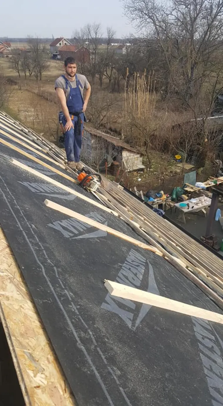 Ostao je bez svega u stra&scaron;nom požaru, a nogometa&scaron;i Sloge za dva tjedna su mu obnovili kuću