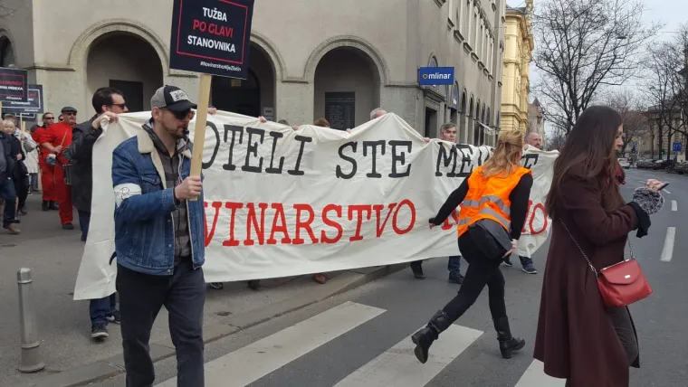 Veliki novinarski prosvjed u Zagrebu protiv cenzure: Oteli ste medije, novinarstvo ne damo!
