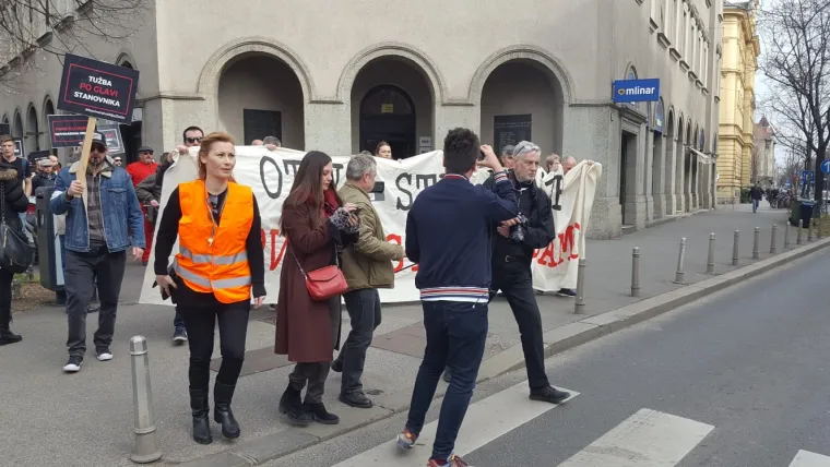 Veliki novinarski prosvjed u Zagrebu protiv cenzure: Oteli ste medije, novinarstvo ne damo!