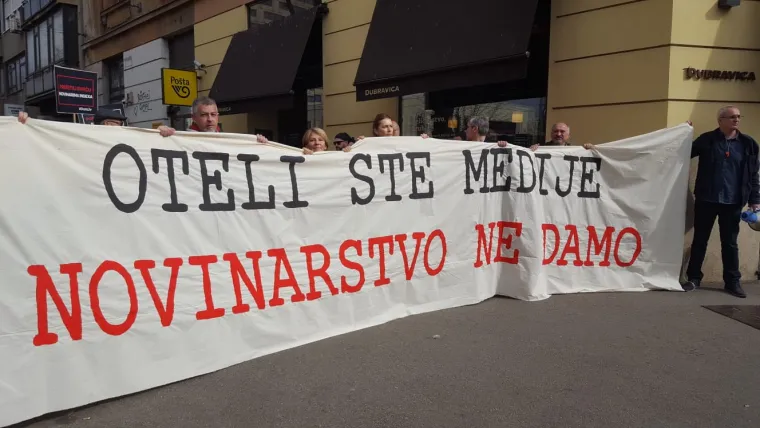 Veliki novinarski prosvjed u Zagrebu protiv cenzure: Oteli ste medije, novinarstvo ne damo!