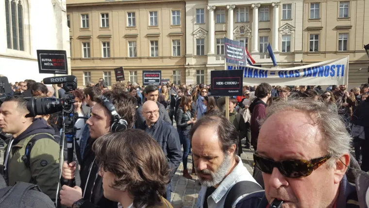 Veliki novinarski prosvjed u Zagrebu protiv cenzure: Oteli ste medije, novinarstvo ne damo!