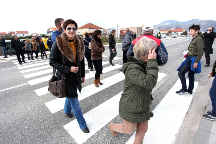 Stanovnici Opuzena prosvjedom 'Sinovi i kćeri Neretve' traže bolje zdravstvo