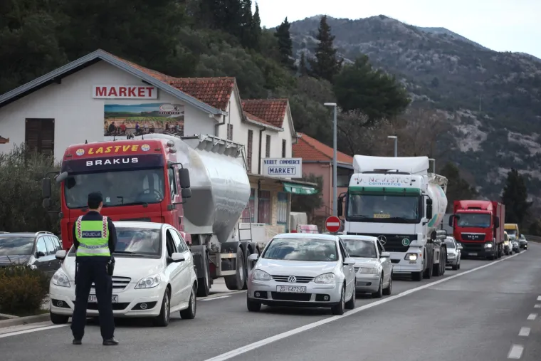 Stanovnici Opuzena prosvjedom 'Sinovi i kćeri Neretve' traže bolje zdravstvo