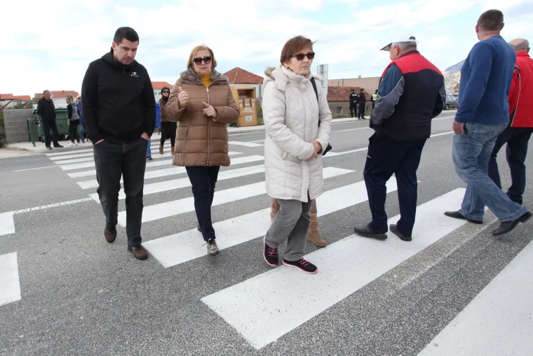 Stanovnici Opuzena prosvjedom 'Sinovi i kćeri Neretve' traže bolje zdravstvo