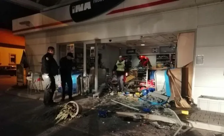 Nogometa&scaron; Osijeka pijan se zabio u trgovinu na benzinskoj pa pobjegao s mjesta nesreće!