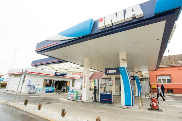 Nogometa&scaron; Osijeka pijan se zabio u trgovinu na benzinskoj pa pobjegao s mjesta nesreće!