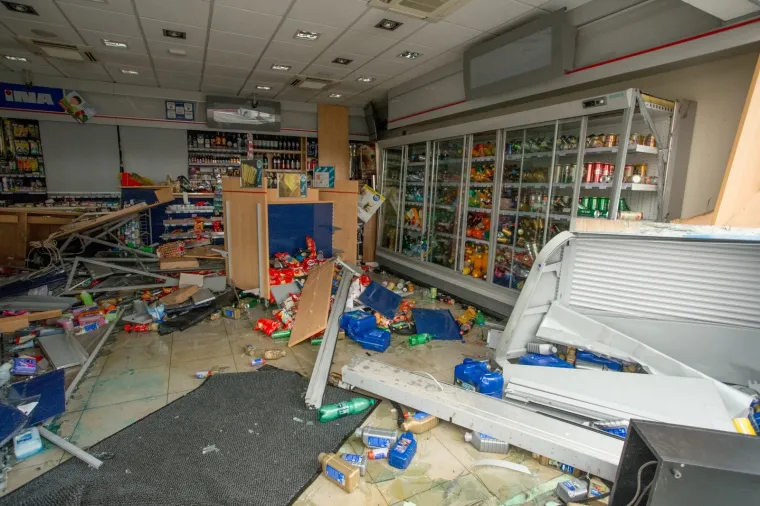 Nogometa&scaron; Osijeka pijan se zabio u trgovinu na benzinskoj pa pobjegao s mjesta nesreće!