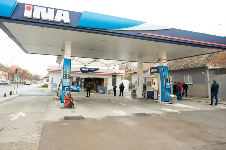 Nogometa&scaron; Osijeka pijan se zabio u trgovinu na benzinskoj pa pobjegao s mjesta nesreće!