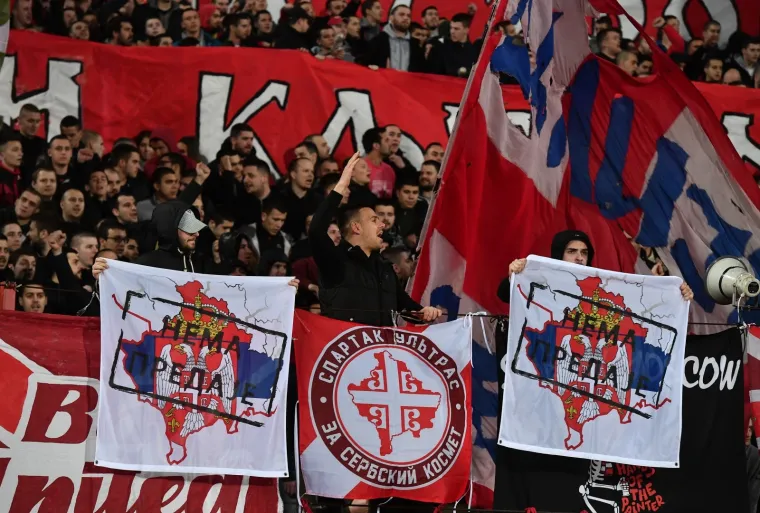 KAOS U BEOGRADU: Sve gori na tribinama stadiona Rajko Mitić