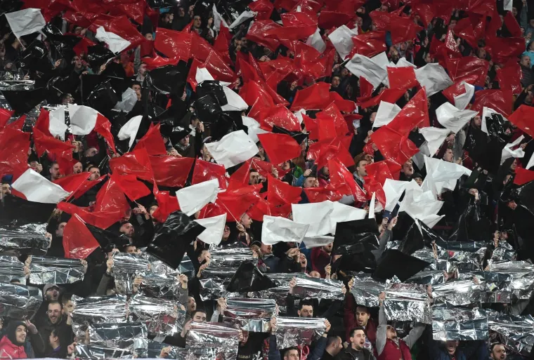 KAOS U BEOGRADU: Sve gori na tribinama stadiona Rajko Mitić