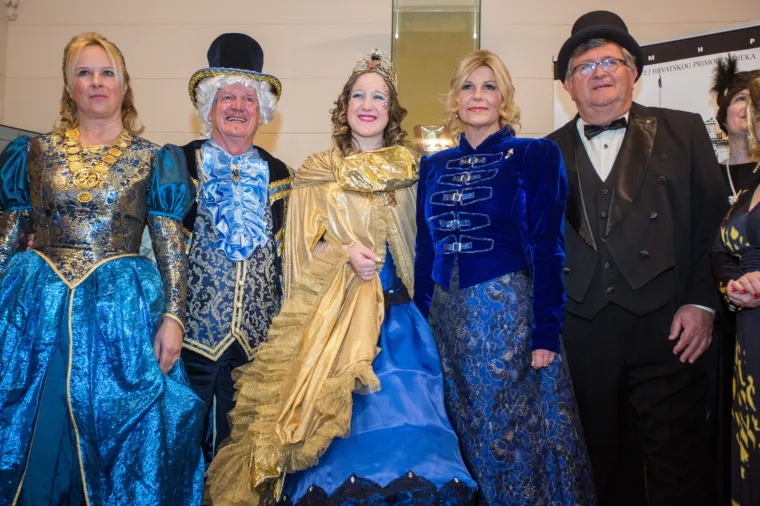 Predsjednica je stigla na bal u kraljevskom izdanju. Jednim detaljem opet je iznenadila