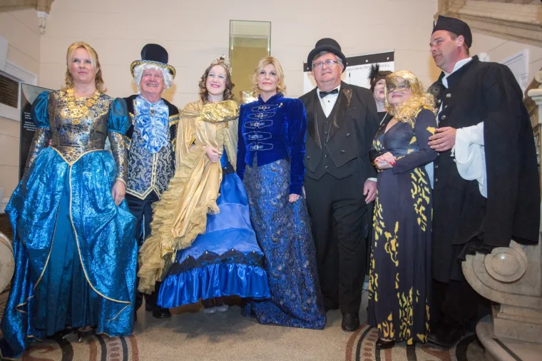 Predsjednica je stigla na bal u kraljevskom izdanju. Jednim detaljem opet je iznenadila