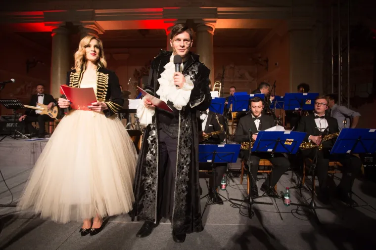 Predsjednica je stigla na bal u kraljevskom izdanju. Jednim detaljem opet je iznenadila