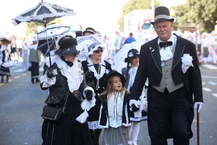 VESELI KARNEVAL U RIJECI: Cijeli je ovaj &scaron;u&scaron;ur do&scaron;la pogledati i predsjednica