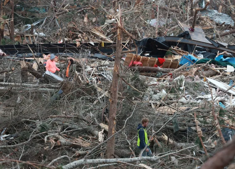 Razorni tornado ru&scaron;io je sve pred sobom: 23 osobe poginule, među njima i djeca
