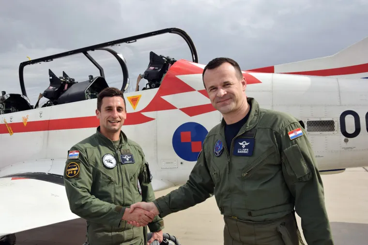 "Ljubav prema domovini bila je presudna pri povratku iz Australije u Hrvatsku, a ovo za mene veliki dan jer sam postao član hrvatske zrakoplovne reprezentacije. Čast mi je letjeti u sjajnom timu "Krila Oluje" i spremno ulazim u novi izazov, a to je dati sve od sebe kako bi opravdao ovo povjerenje i doprinio novim uspjesima "Krila Oluje", kazao je Novković.