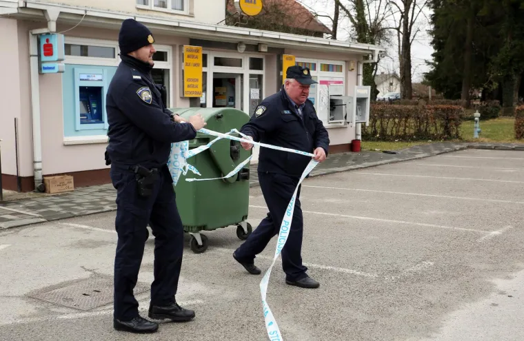 Nepoznati počinitelji u sredi&scaron;tu Pisarovine razvalili bankomat!