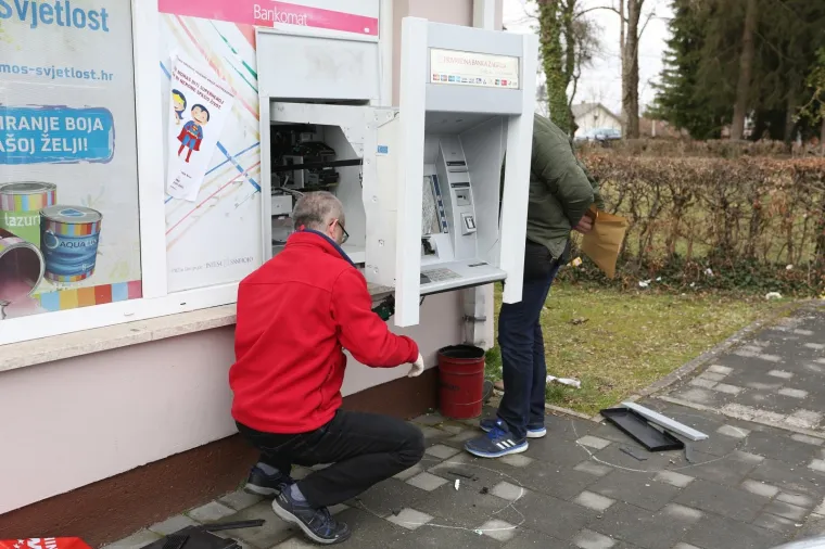 Nepoznati počinitelji u sredi&scaron;tu Pisarovine razvalili bankomat!