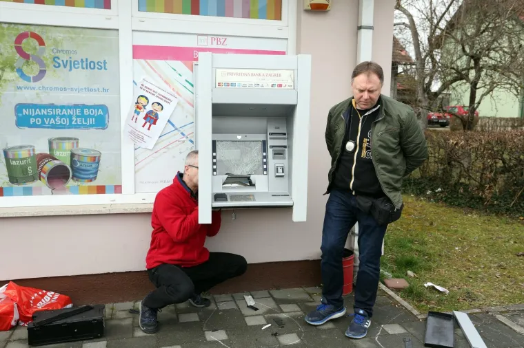 Nepoznati počinitelji u sredi&scaron;tu Pisarovine razvalili bankomat!