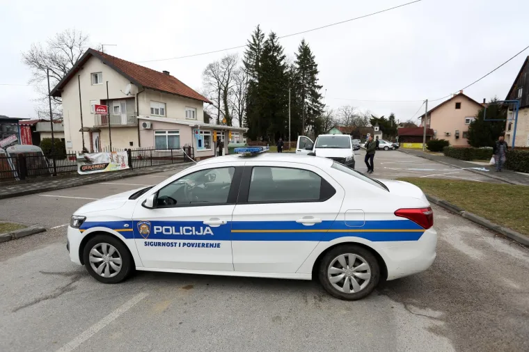 Nepoznati počinitelji u sredi&scaron;tu Pisarovine razvalili bankomat!