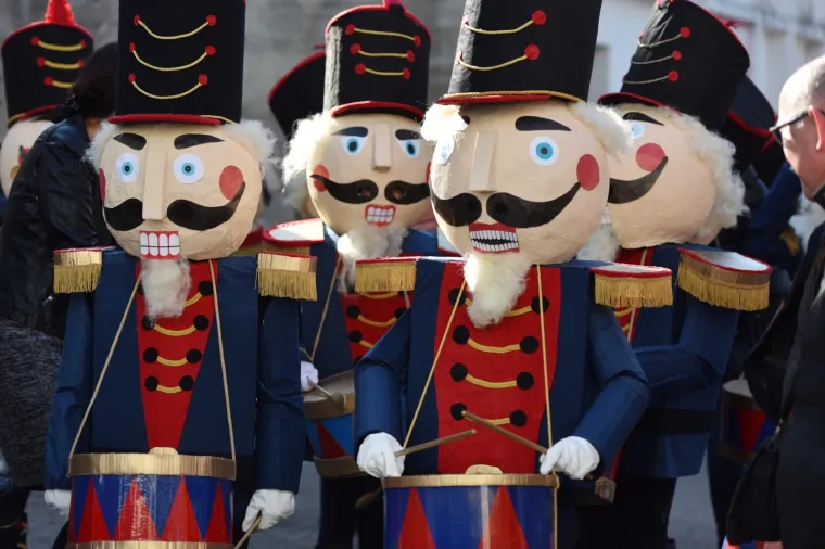 Murter: Ma&scaron;tovito maskirana djeca sudjelovala u karnevalskoj povorci  03.03.2019., Murter - Maskarana djecja povorka na otoku Murteru zasigurno je jedna od najboljih u Dalmaciji, pa i u cijeloj Hrvatskoj. I ove godine privukla je veliki broj maskara, a i gledatelja koji uzivaju u njihovim kreacijama.
Photo: Hrvoje Jelavic/PIXSELL