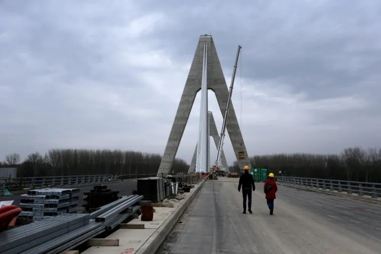 Hrvatski apsurdi: Prometnice u koje su 'ulupane' milijarde, a ne vode - nikuda