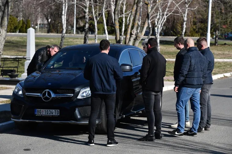 POKOPANA MAJKA JELENE KARLEUŠE: Pjevačica ponavljala samo jedno jecajući uz majčin lijes, a onda joj je pozlilo