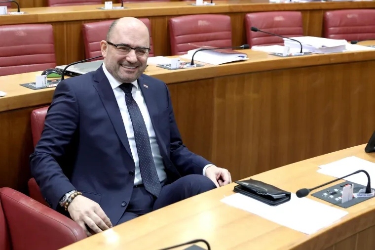 Premijer neprikosnoveno vodi! Koje političare Hrvati smatraju najvećim negativcima