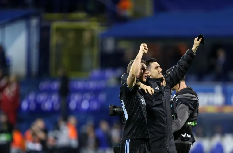 Dinamovi igrači pozdravili navijače