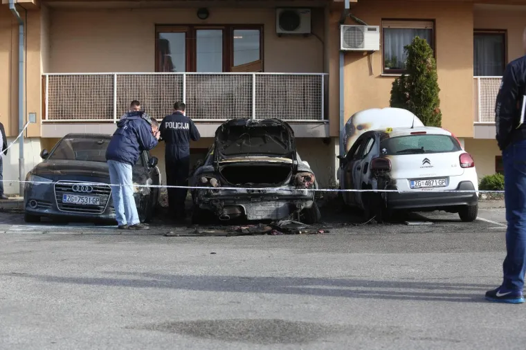 Vatrena stihija: Na zagrebačkom Jaku&scaron;evcu izgorjela čak tri automobila!