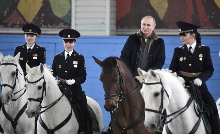 Vladimir Putin ja&scaron;e konja
